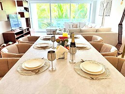 Bolongo: Your Exclusive Oceanfront Escape