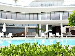 Bolongo: Your Exclusive Oceanfront Escape