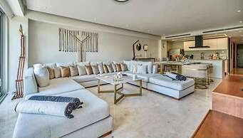 Bolongo: Your Exclusive Oceanfront Escape