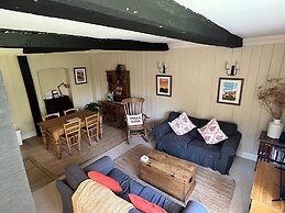Cosy Cottage Over Malmesbury Abbey