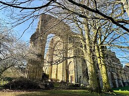 Cosy Cottage Over Malmesbury Abbey