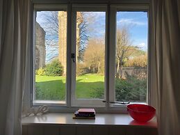 Cosy Cottage Over Malmesbury Abbey