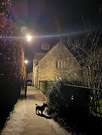 Cosy Cottage Over Malmesbury Abbey