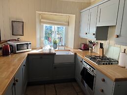 Cosy Cottage Over Malmesbury Abbey