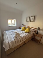 Cosy Cottage Over Malmesbury Abbey