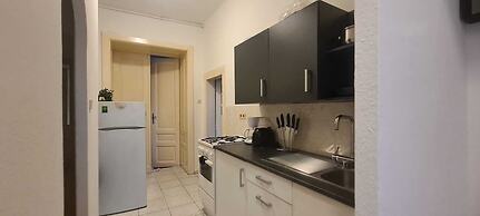 Cozy 2BR Apt Prime Vienna Longstays