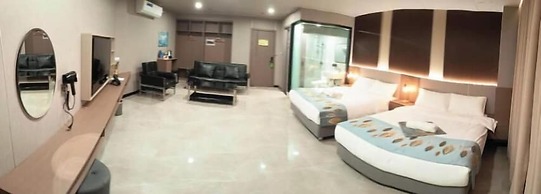 Skyport Hotel
