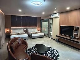 Skyport Hotel