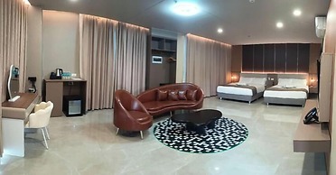 Skyport Hotel