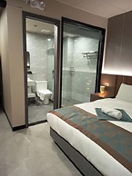 Skyport Hotel