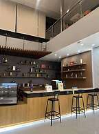 Skyport Hotel