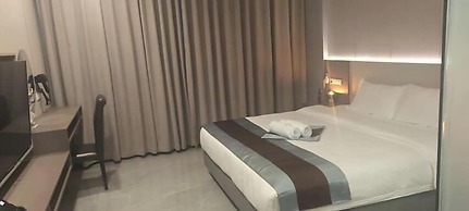 Skyport Hotel