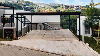 Aura Villa by Kozystay - Bandung