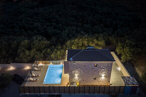 J K Villa With Private Pool