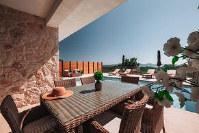 J K Villa With Private Pool