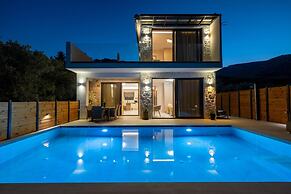 J K Villa With Private Pool