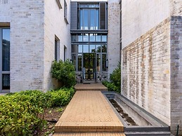 French Elegance in Bishopscourt