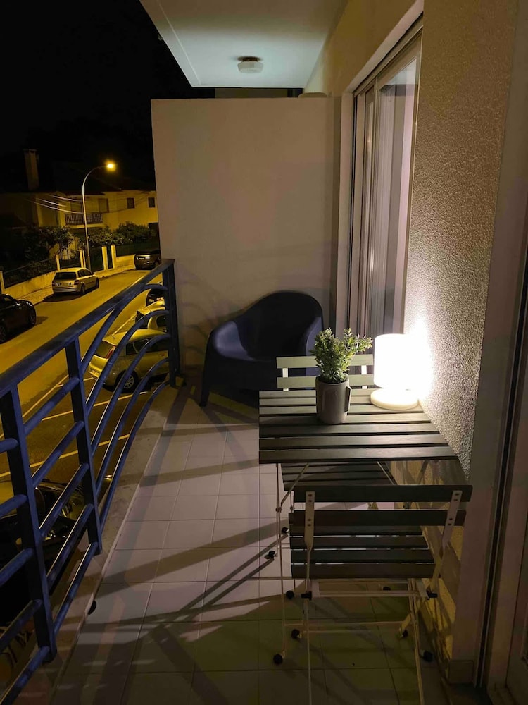 Bright Flat by Carcavelos Beach With Fast Wi-fi