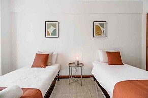 Bright Flat by Carcavelos Beach With Fast Wi-fi