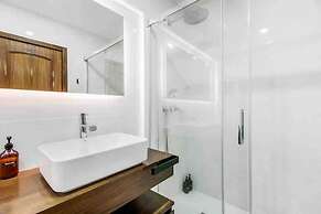 Bright Flat by Carcavelos Beach With Fast Wi-fi