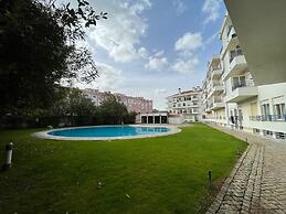 Bright Flat by Carcavelos Beach With Fast Wi-fi
