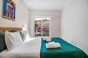 Bright Flat by Carcavelos Beach With Fast Wi-fi