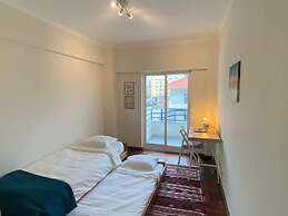 Bright Flat by Carcavelos Beach With Fast Wi-fi