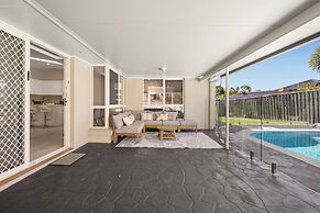 Spacious Family Home Wifi and Salt Pool