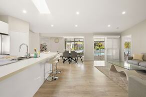 Spacious Family Home Wifi and Salt Pool