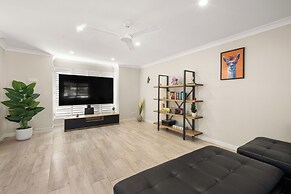 Spacious Family Home Wifi and Salt Pool