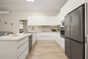 Spacious Family Home Wifi and Salt Pool