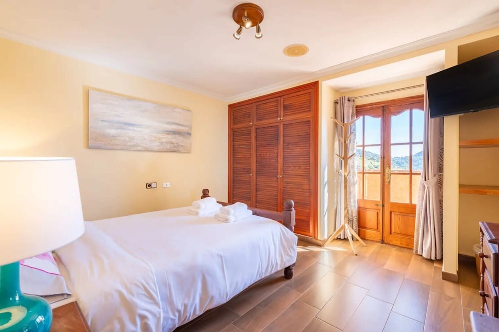Hilltop Villa in Alcudia With Bays Views