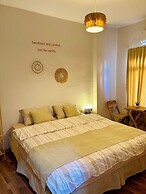 Rose Lia Otel