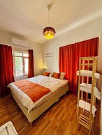 Rose Lia Otel
