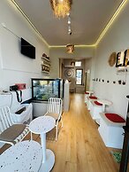 Rose Lia Otel