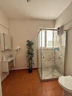 Rose Lia Otel