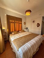 Rose Lia Otel