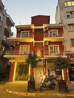 Rose Lia Otel