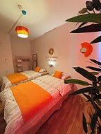 Rose Lia Otel