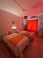Rose Lia Otel