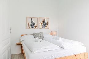 Spacious 2BR Apt Ideal for Longstays