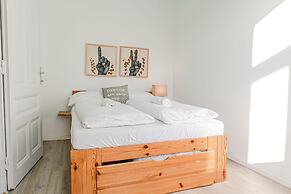 Spacious 2BR Apt Ideal for Longstays