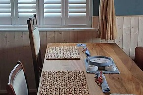 Bayview Cottage Escape in Pendine