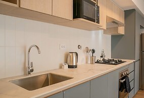 w Inviting 2BR w Balcony in Lively Miraflores