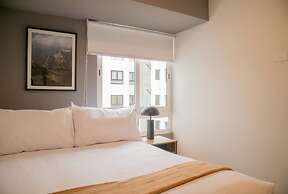 w Inviting 2BR w Balcony in Lively Miraflores