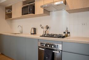 w Inviting 2BR w Balcony in Lively Miraflores