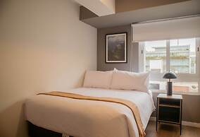 w Inviting 2BR w Balcony in Lively Miraflores