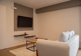 w Inviting 2BR w Balcony in Lively Miraflores