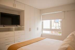 w Inviting 2BR w Balcony in Lively Miraflores
