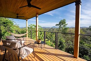 w Stylish 1BR w Stunning Balcony Views